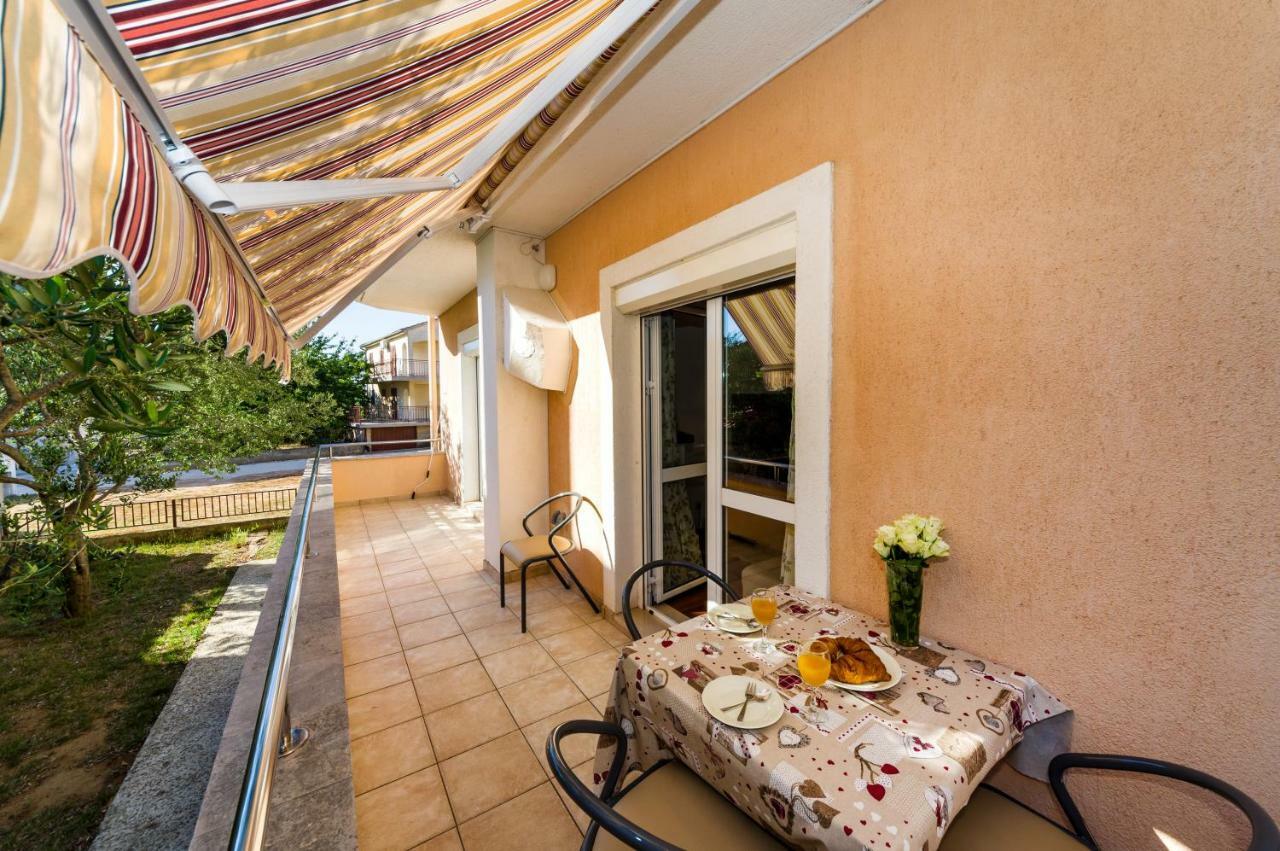 Mihael Apartman Zára Kültér fotó