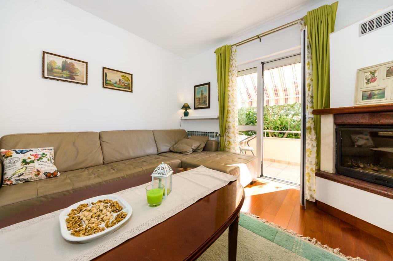 Mihael Apartman Zára Kültér fotó